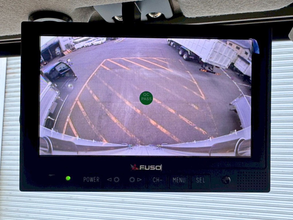 液晶バックモニター付きです。|三菱 ファイター 2KG-FK65F(2WD)の写真21