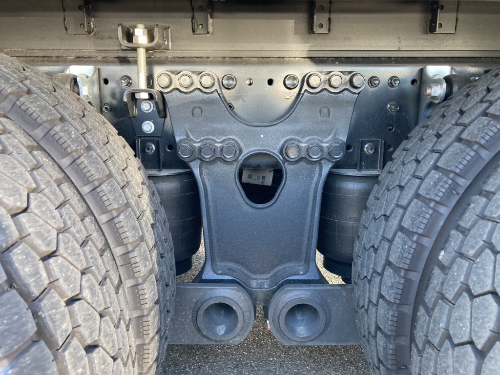 シャーシとエアサスの状態です。|日野 プロフィア 2DG-FW1AHCの写真5