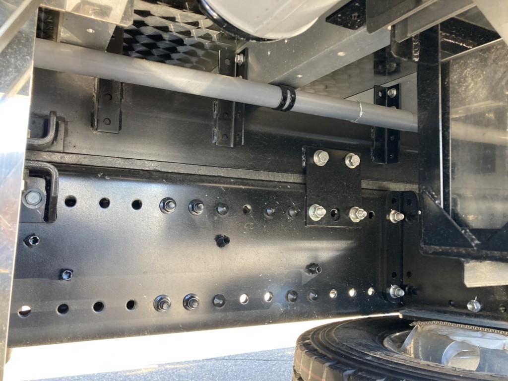 シャーシとサブフレームの状態です。|日野 プロフィア 2DG-FW1AHCの写真7