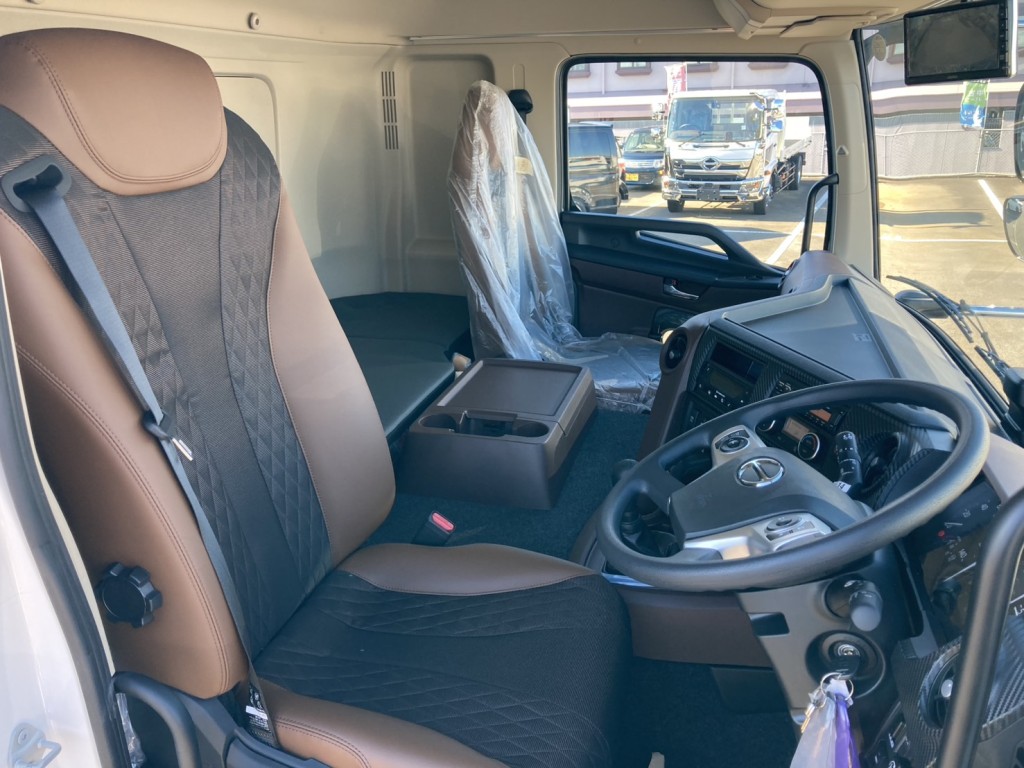 車内です。|日野 プロフィア 2DG-FW1AHCの写真10