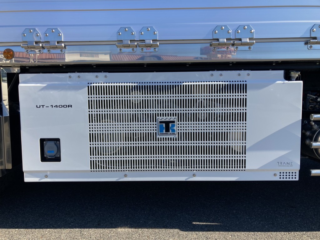 冷凍機はサブエンジン式です。|日野 プロフィア 2DG-FW1AHCの写真27