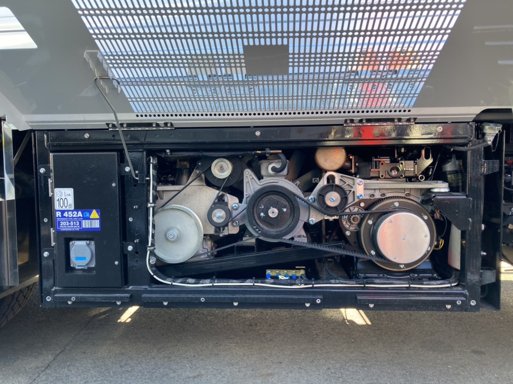 サブエンジンの状態です。|日野 プロフィア 2DG-FW1AHCの写真29