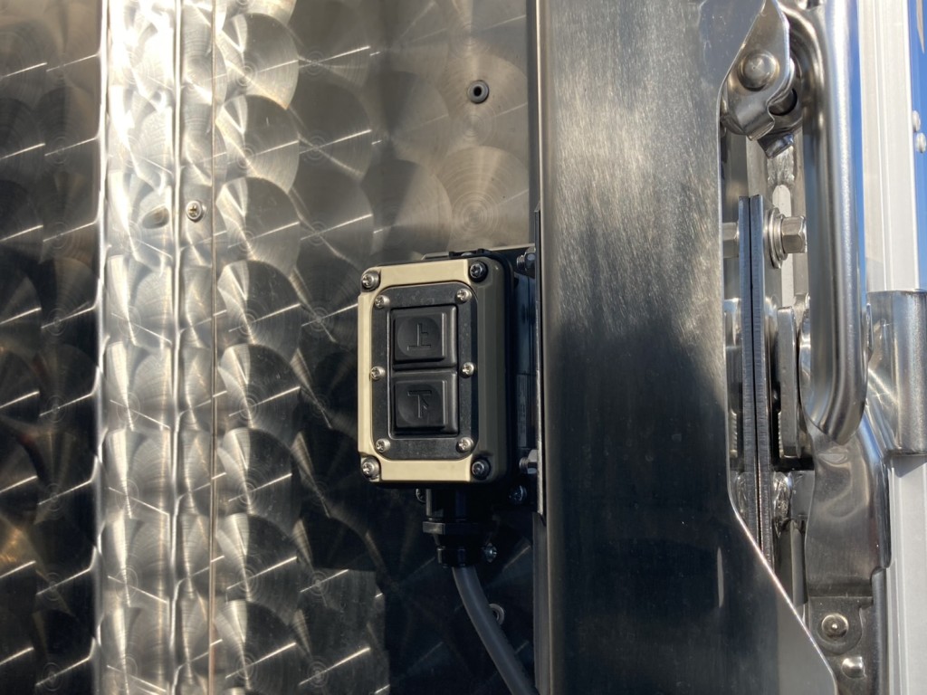 ウイングスイッチです。（前方）|日野 プロフィア 2DG-FW1AHCの写真32