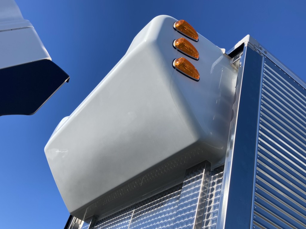 エバハウスの状態です。（ボデー前方にウロコステンを使用しています。）|日野 プロフィア 2DG-FW1AHCの写真34