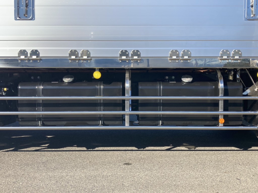 燃料タンクです。|日野 プロフィア 2DG-FW1AHCの写真39