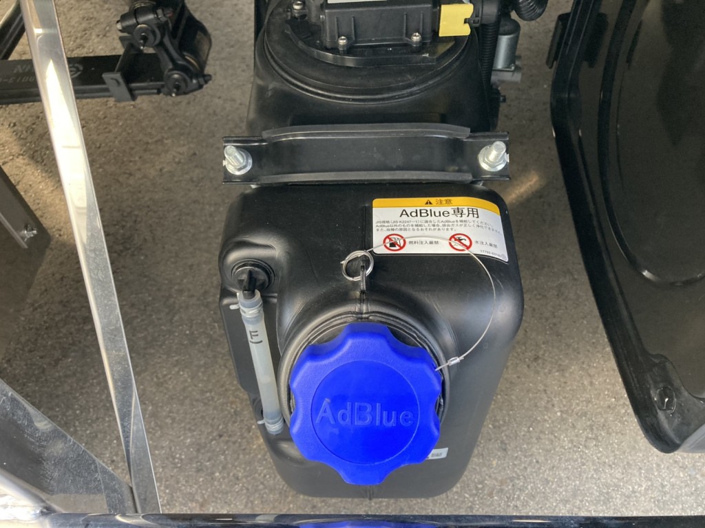 アドブルータンクです。|日野 プロフィア 2DG-FW1AHCの写真40