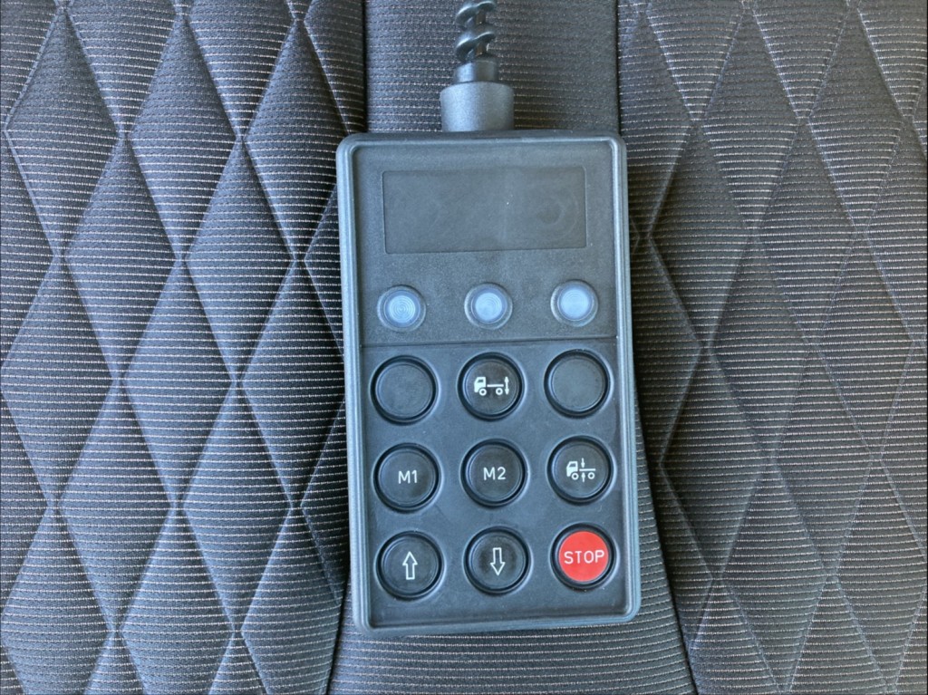 エアサスのコントローラーです。|日野 プロフィア 2DG-FW1AHCの写真42