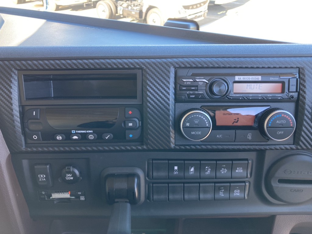 インパネ周りです。|日野 プロフィア 2DG-FW1AHCの写真43