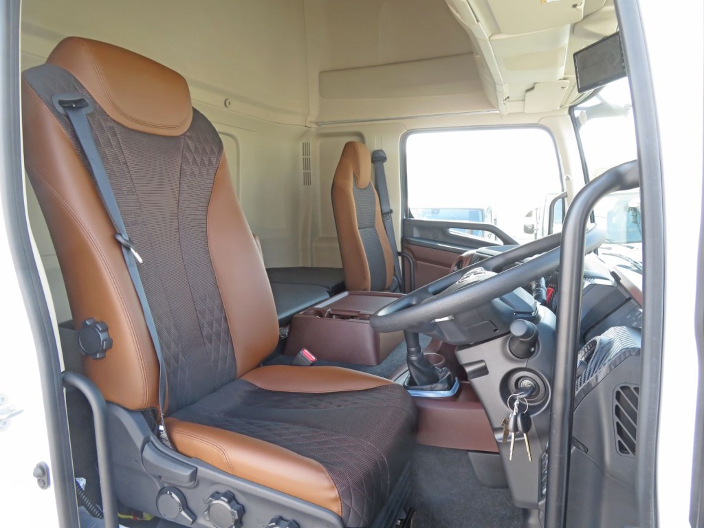 ハイルーフキャビンです。|日野 プロフィア 2DG-FW1AHCの写真6