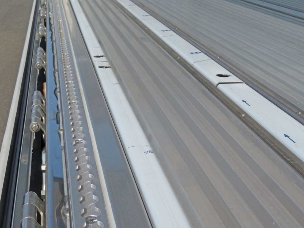 エアラインレール付きです。|日野 プロフィア 2DG-FW1AHCの写真12