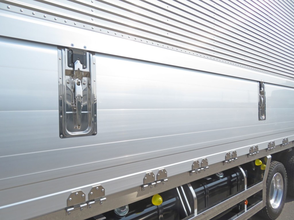 ウイングロック周りの枠はステンレス製です。|日野 プロフィア 2DG-FW1AHCの写真21