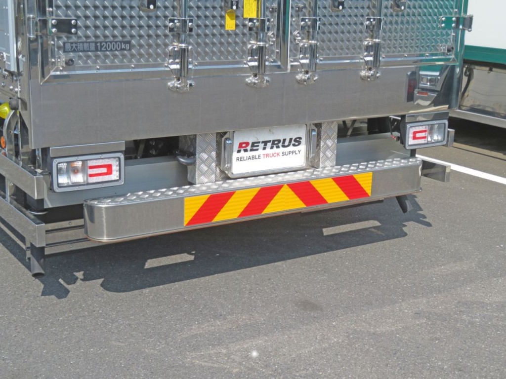 テールランプ上部・リアステップはステンレス製です。|日野 プロフィア 2DG-FW1AHCの写真26