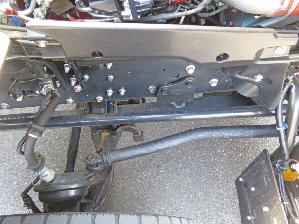 脚廻りに軽い置きサビがあります。|日野 プロフィア 2DG-FW1AHCの写真27