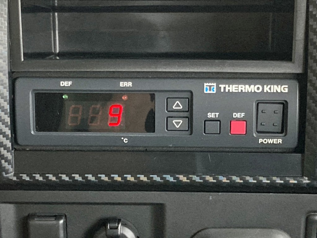 冷凍機はー5℃設定（中温仕様）33℃スタートで1.0Hで9℃確認済みです。|日野 プロフィア 2DG-FW1AHCの写真33