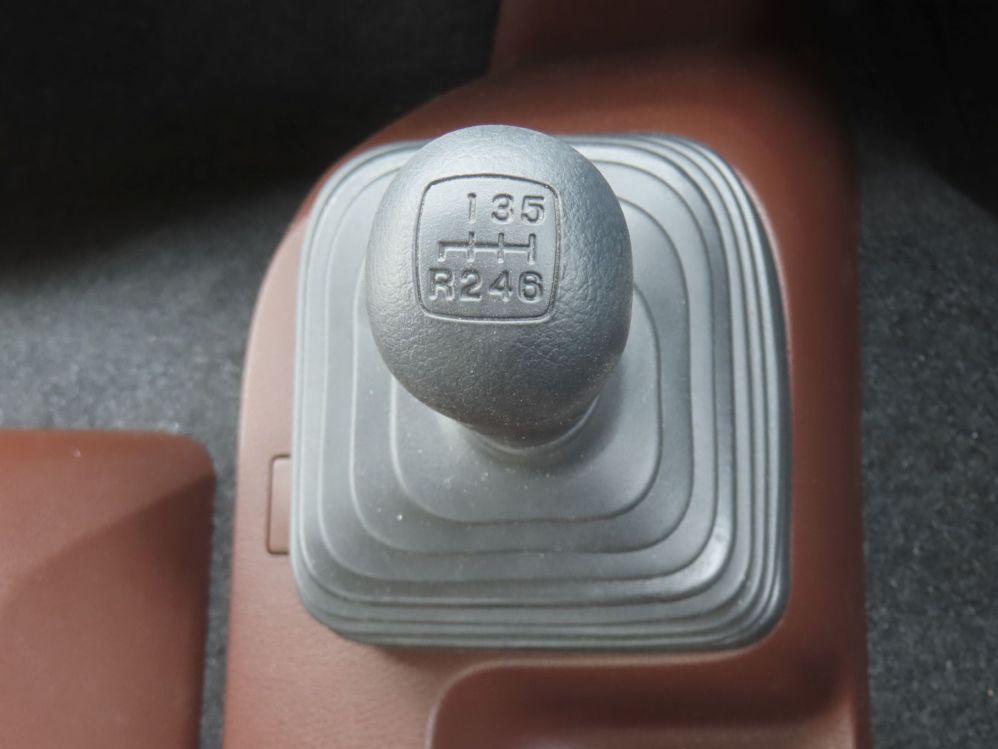 MT6速です。|日野 レンジャー 2KG-FD2ABG(2WD)の写真26