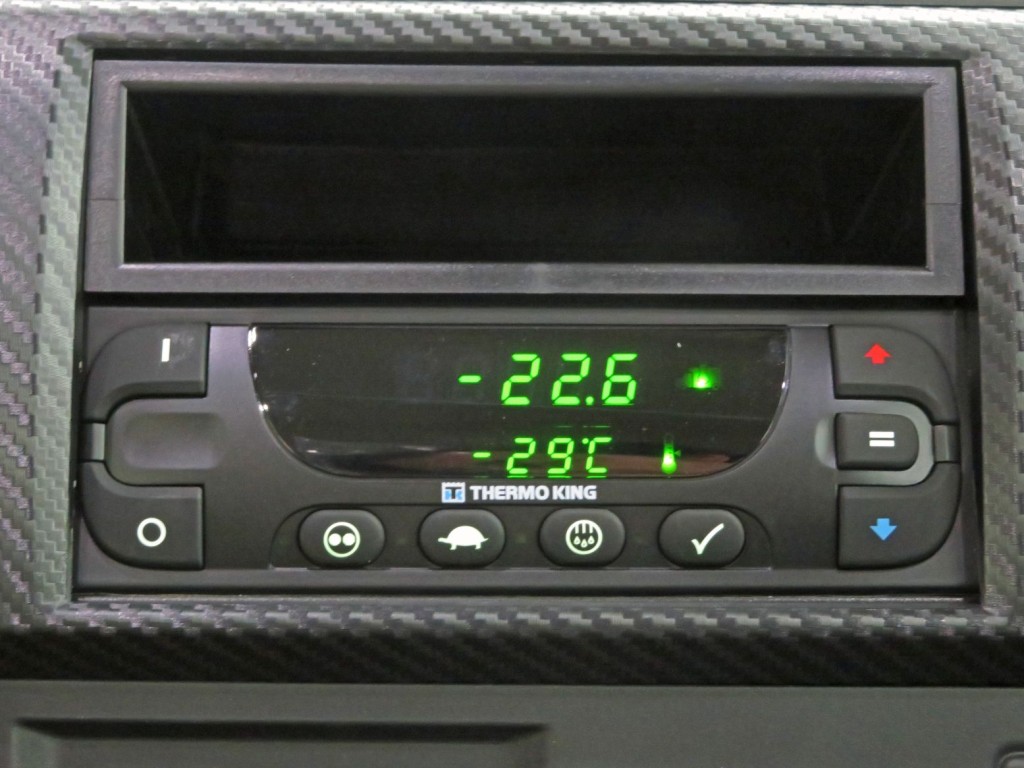 冷凍機は、-29℃設定(低温仕様) 27.7℃スタート 2Hで -22.6℃確認済みです。|日野 プロフィア 2DG-FW1AHCの写真44