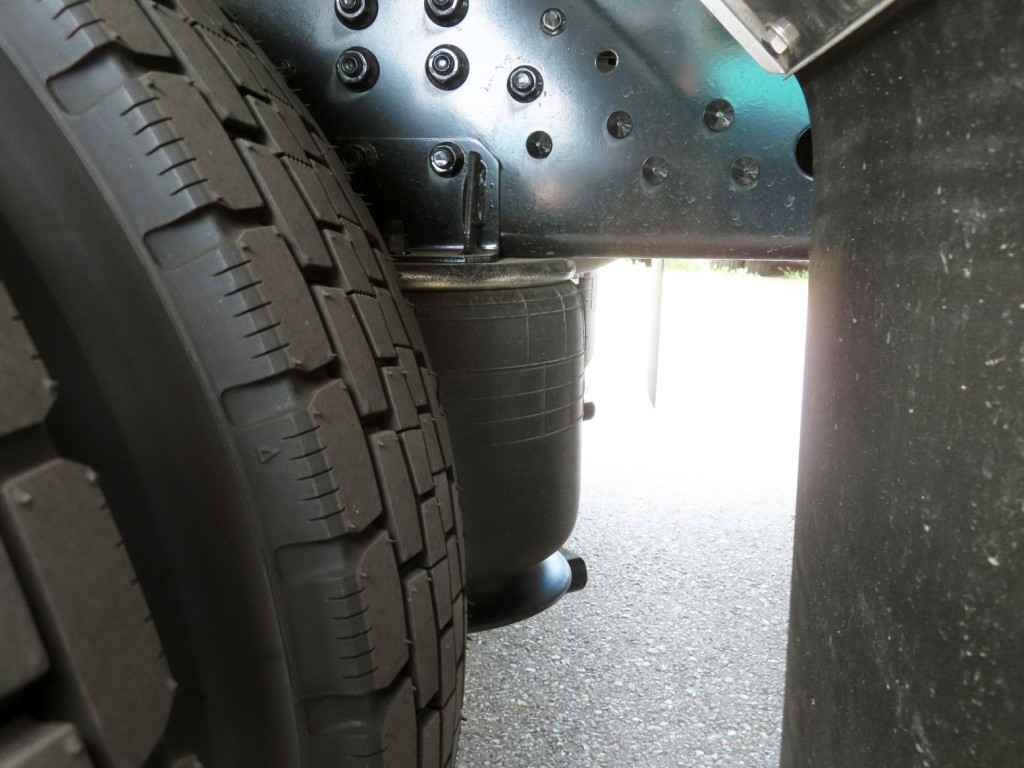 エアサスです。|三菱 ファイター 2KG-FK65F(2WD)の写真5