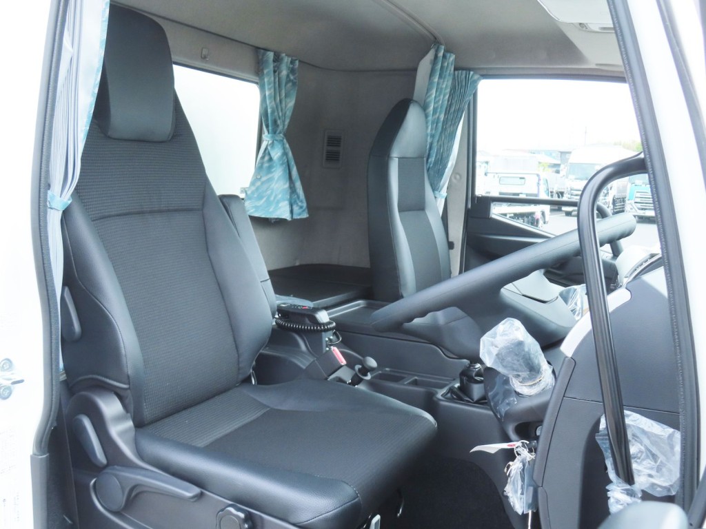 三菱 ファイター 2KG-FK65F(2WD)の写真6