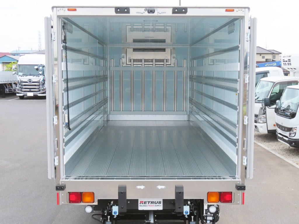 門口周りはステンレス製です。|三菱 ファイター 2KG-FK65F(2WD)の写真8