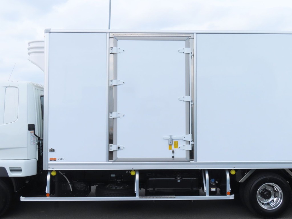 サイドドア付きです。|三菱 ファイター 2KG-FK65F(2WD)の写真14