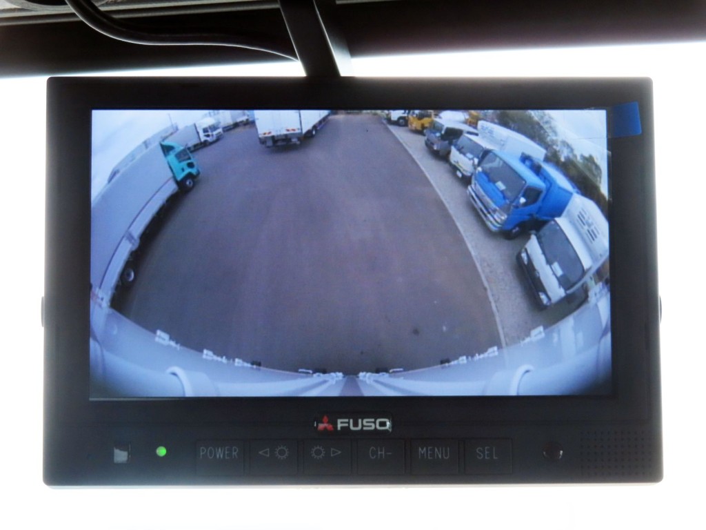 液晶バックモニター付きです。|三菱 ファイター 2KG-FK65F(2WD)の写真24