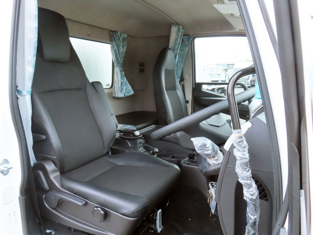 三菱 ファイター 2KG-FK65F(2WD)の写真6