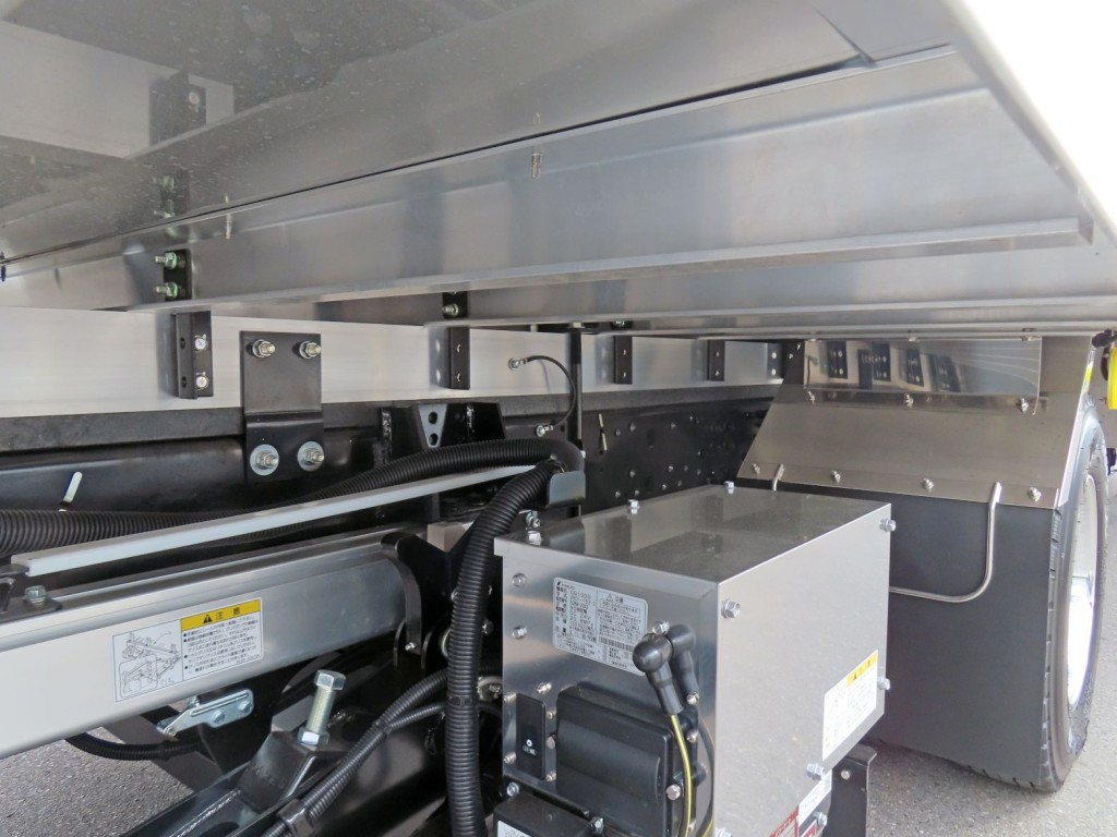 シャーシとネタの状態です。（縦ネタ・横ネタはアルミ製です）|三菱 ファイター 2KG-FK65F(2WD)の写真7