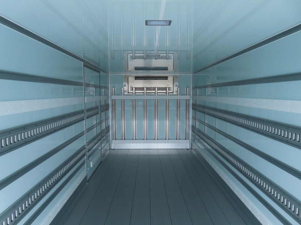 システムフロアです。|三菱 ファイター 2KG-FK65F(2WD)の写真9