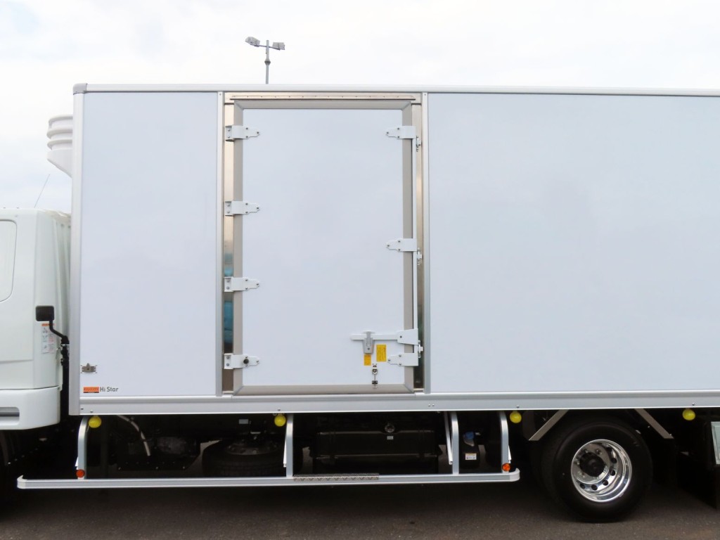 サイドドア付きです。|三菱 ファイター 2KG-FK65F(2WD)の写真14