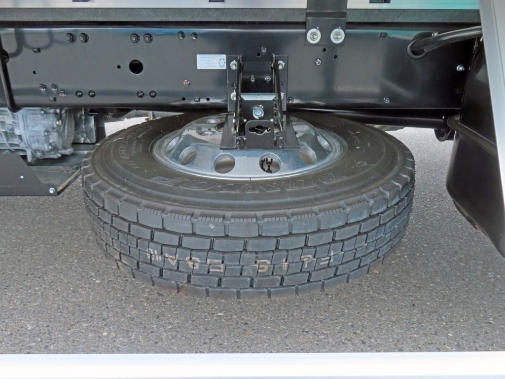 スペアタイヤ付きです。|三菱 ファイター 2KG-FK65F(2WD)の写真17