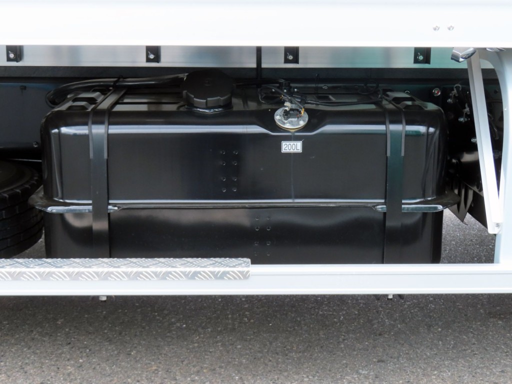 燃料タンクは200Lです。|三菱 ファイター 2KG-FK65F(2WD)の写真20