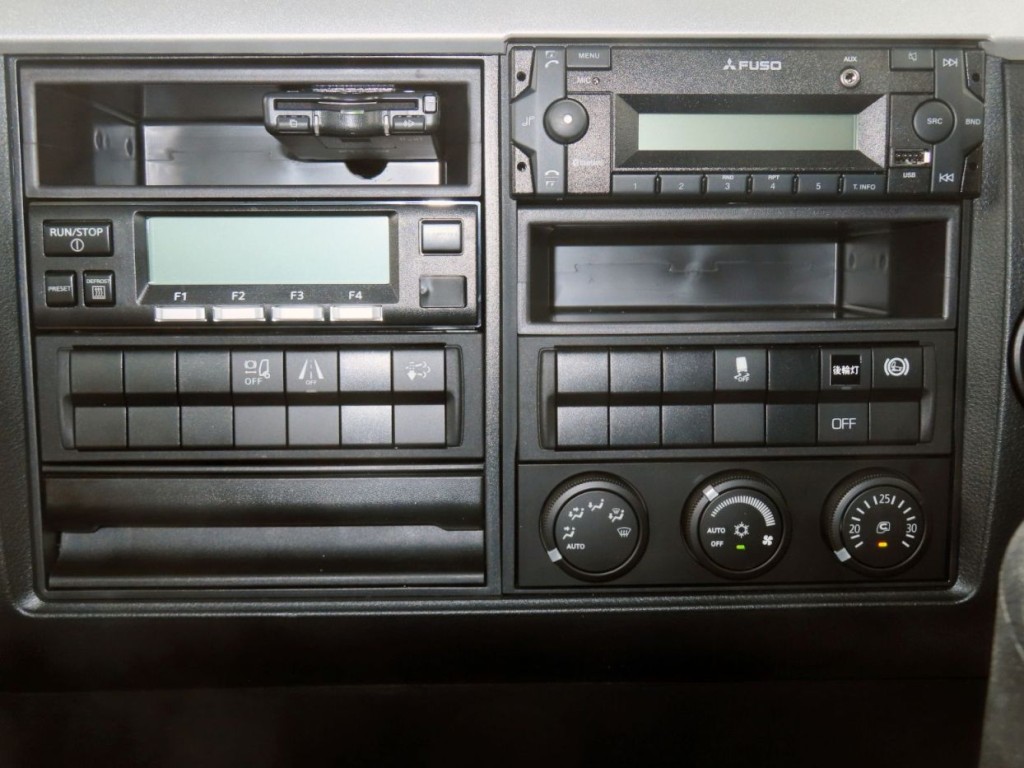 パネル周りの状態です。|三菱 ファイター 2KG-FK65F(2WD)の写真25