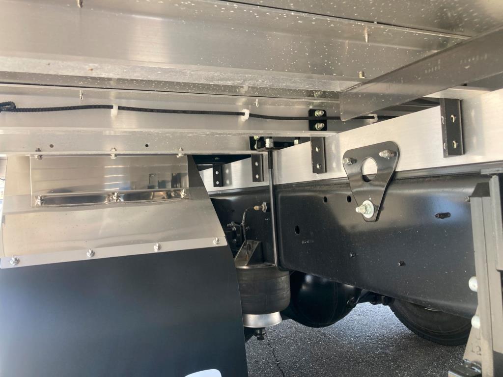 シャーシとネタとエアサスの状態です。|日野 レンジャー 2KG-FD2ABG(2WD)の写真6