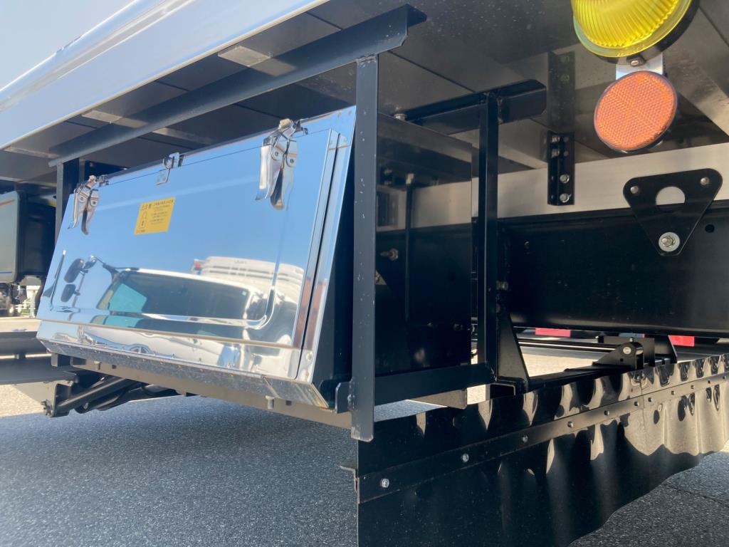 シャーシと工具箱の状態です。|日野 レンジャー 2KG-FD2ABG(2WD)の写真8