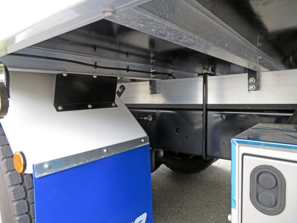 シャーシとネタの状態です。(縦ネタ・横ネタはアルミ製です)|日野 レンジャー 2KG-FD2ABG(2WD)の写真7