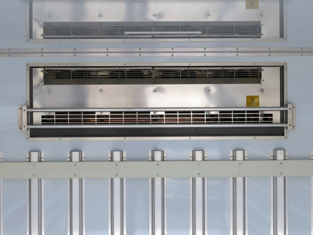 冷凍機の吹き出し口です。|日野 レンジャー 2KG-FD2ABG(2WD)の写真10