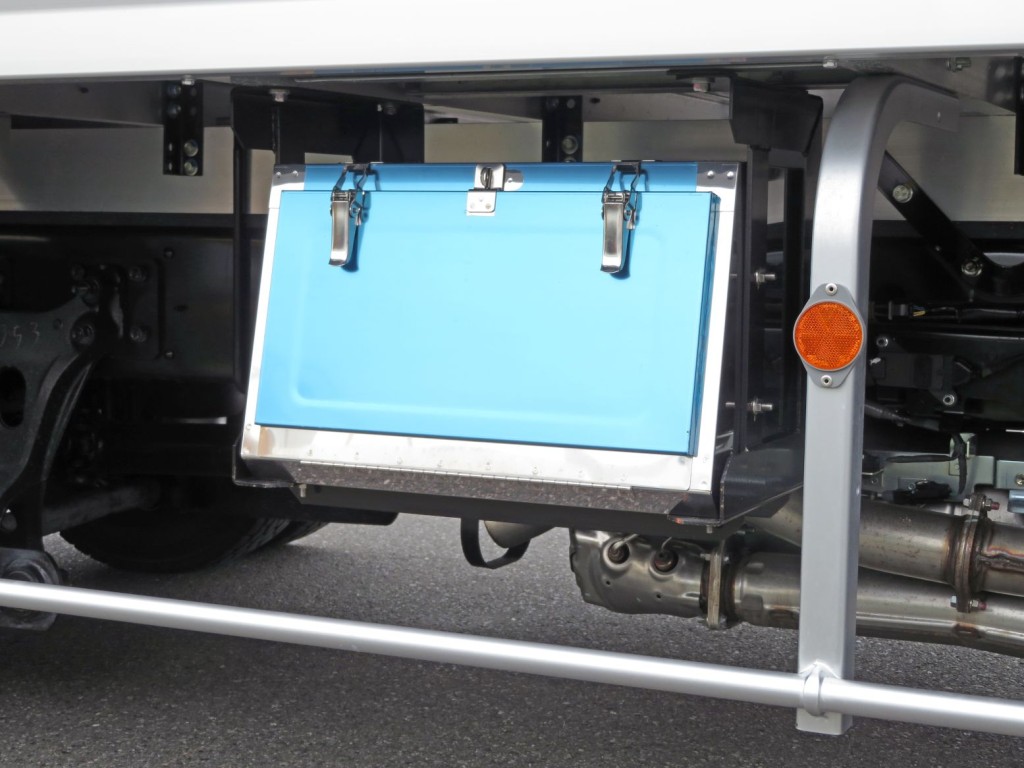 工具箱はステンレス製です。|日野 レンジャー 2KG-FD2ABG(2WD)の写真17