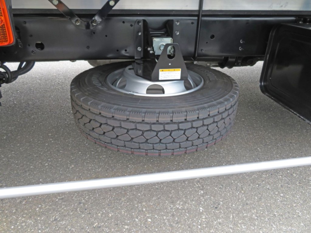 スペアタイヤ付きです。|日野 レンジャー 2KG-FD2ABG(2WD)の写真18