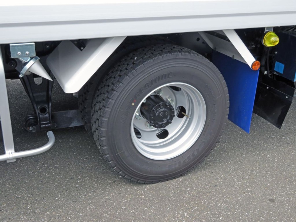 リアフェンダーはFRP製です。|日野 レンジャー 2KG-FD2ABG(2WD)の写真19