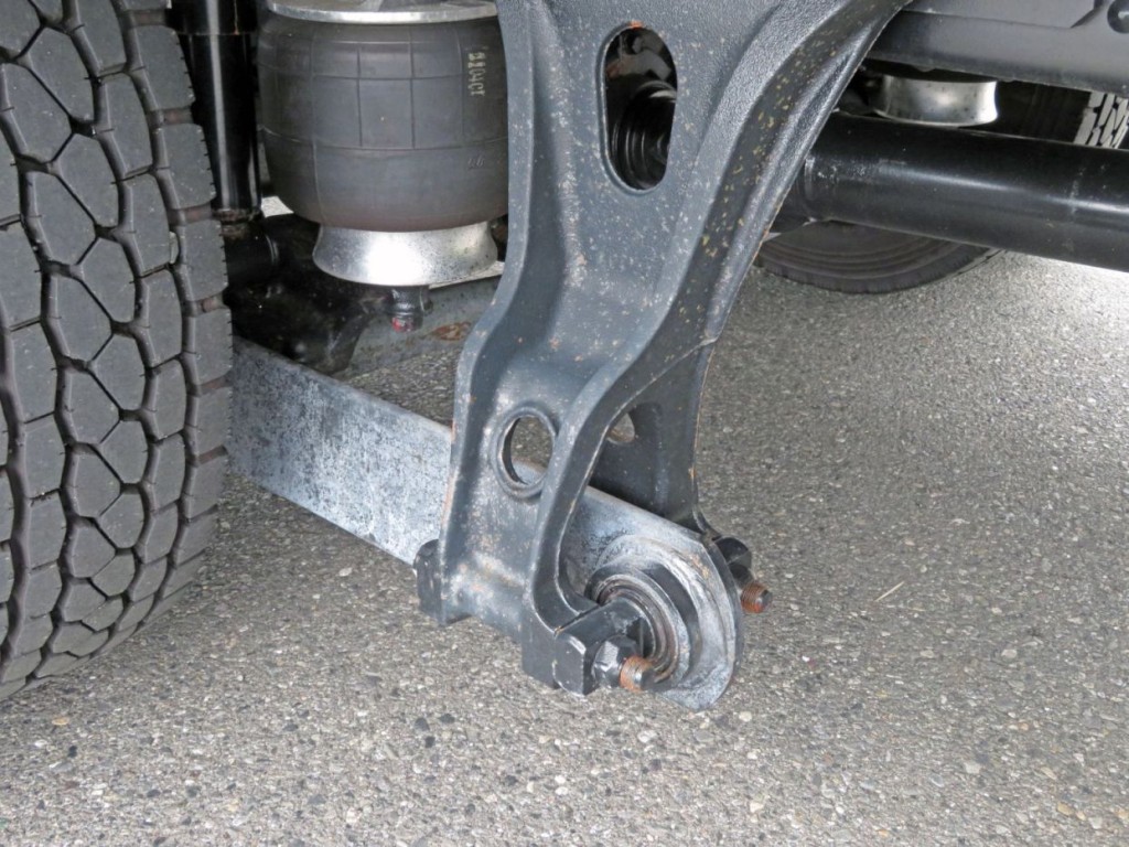 エアサスのアームが白くなっています。|日野 レンジャー 2KG-FD2ABG(2WD)の写真24