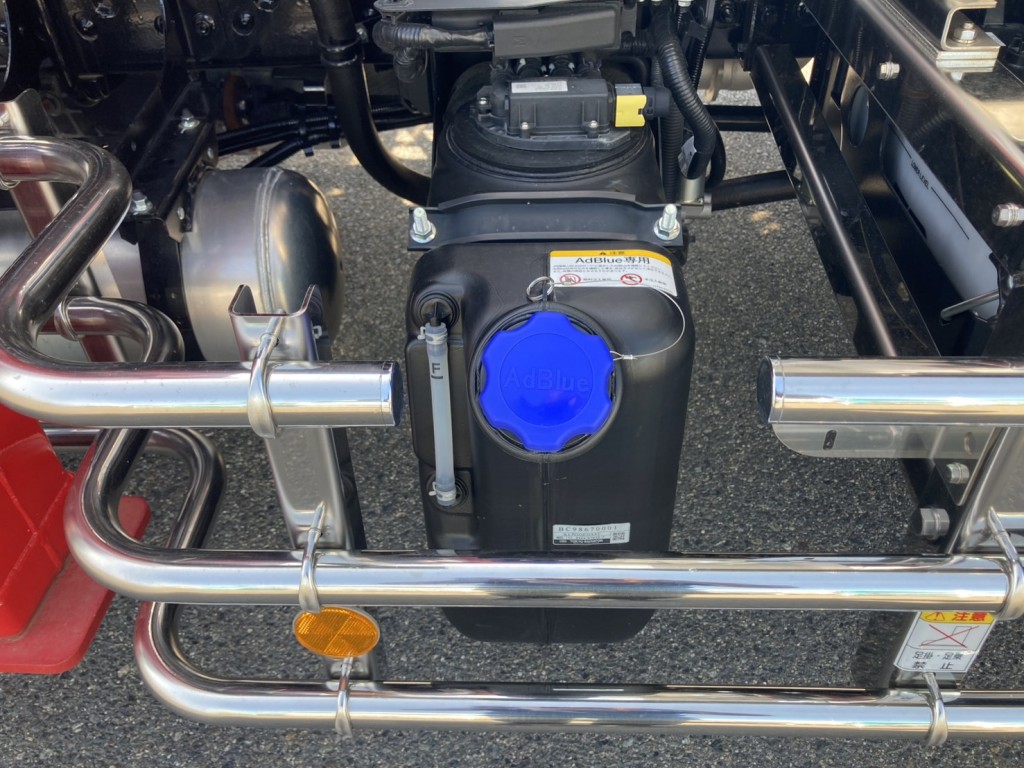 アドブルータンクです。|日野 プロフィア 2DG-FQ1AJCの写真45