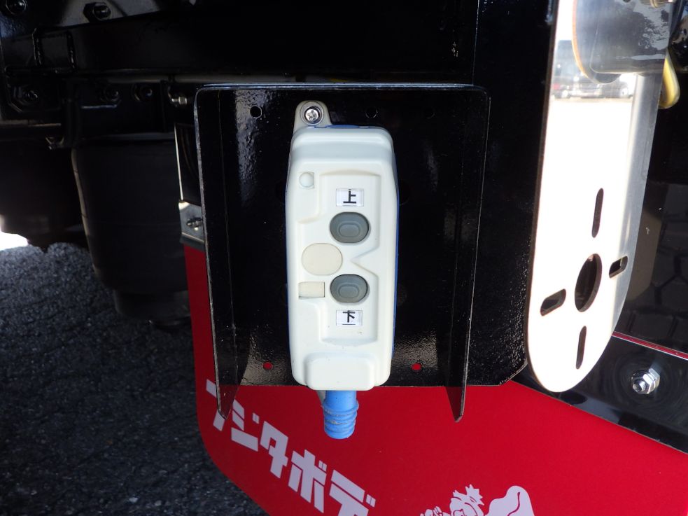 歩み板の操作スイッチです。|日野 プロフィア 2DG-FQ1AJCの写真16