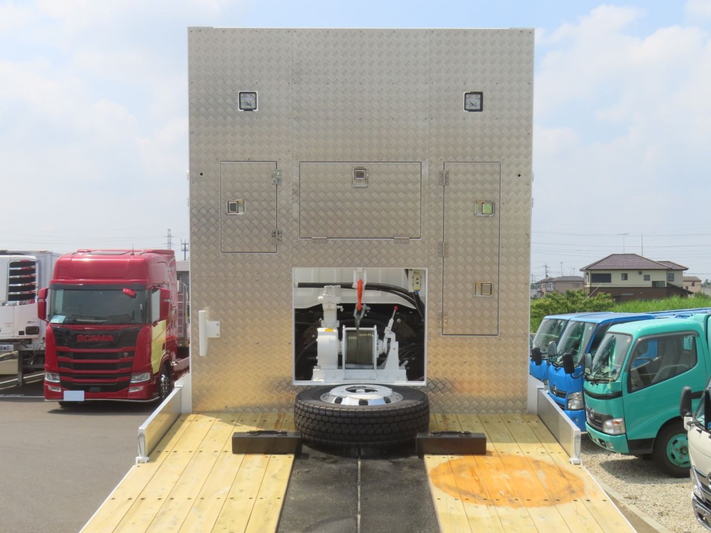 プロテクターはアルミの縞板が張ってあります。（ウィンチ・物入付きです）|日野 プロフィア 2DG-FQ1AJCの写真11