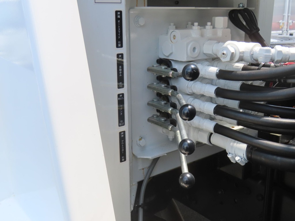 上物操作レバーです。|日野 プロフィア 2DG-FQ1AJCの写真14