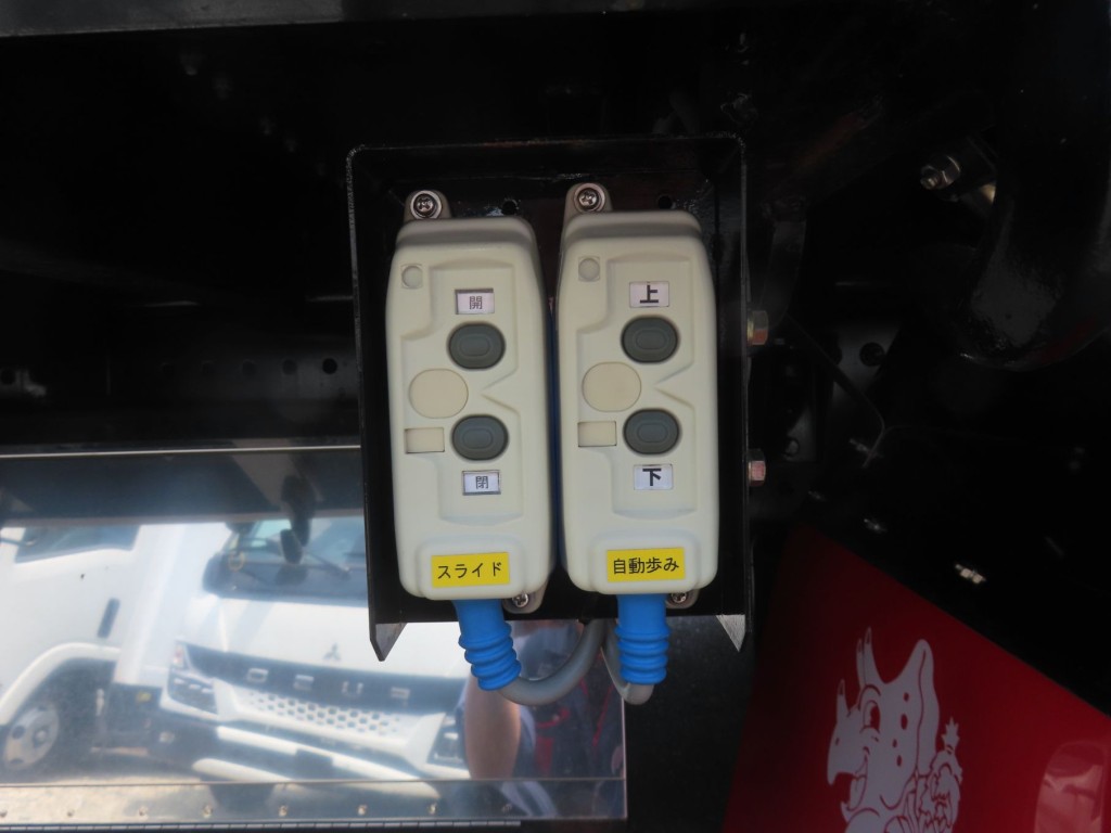 上物操作スイッチです。|日野 プロフィア 2DG-FQ1AJCの写真15