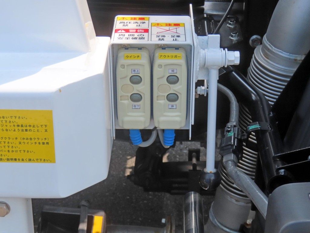 上物操作スイッチです。|日野 プロフィア 2DG-FQ1AJCの写真20