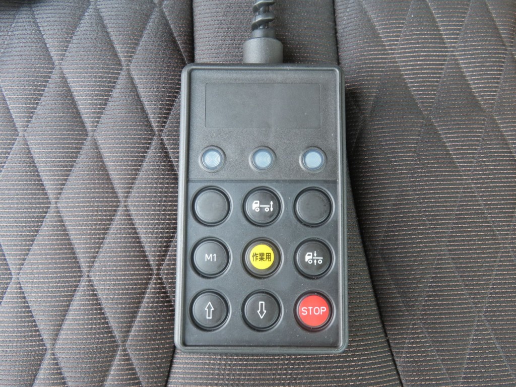 エアサスのコントローラーです。|日野 プロフィア 2DG-FQ1AJCの写真23