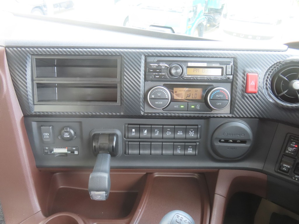 パネル周りの状態です。|日野 プロフィア 2DG-FQ1AJCの写真25