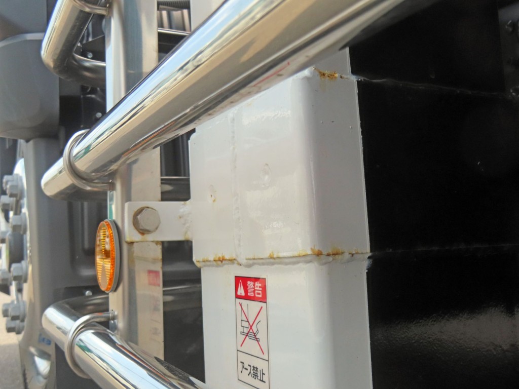 アウトリガー表面に置きサビがあります。|日野 プロフィア 2DG-FQ1AJCの写真29