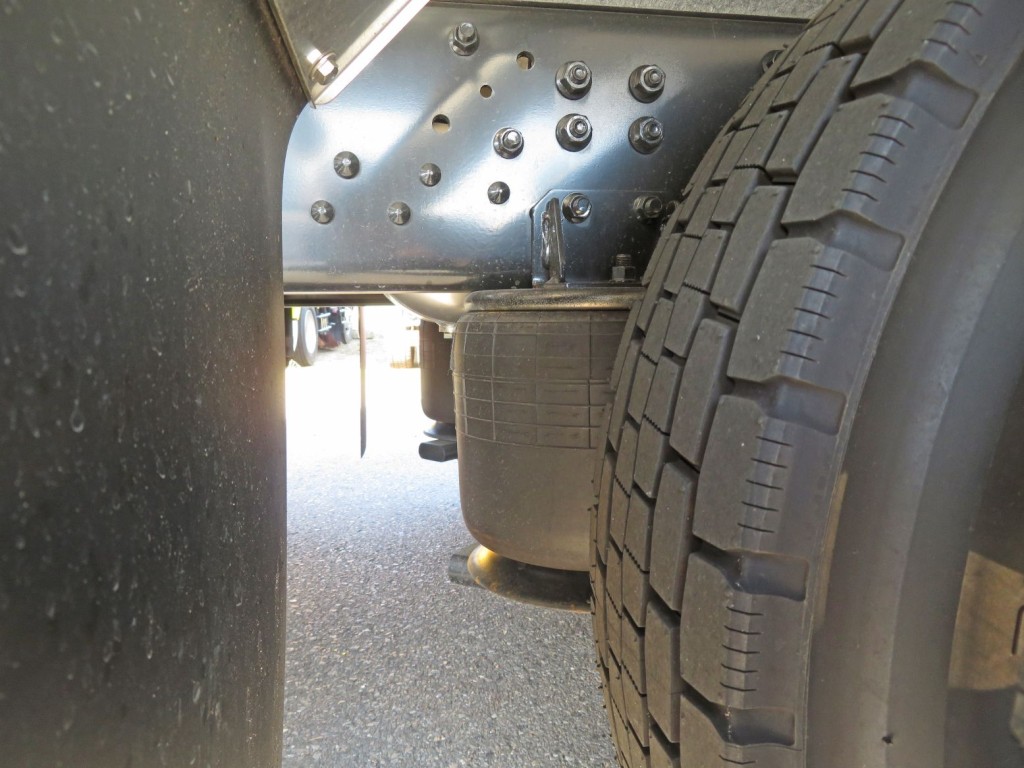 エアサスです。|三菱 ファイター 2KG-FK65F(2WD)の写真5